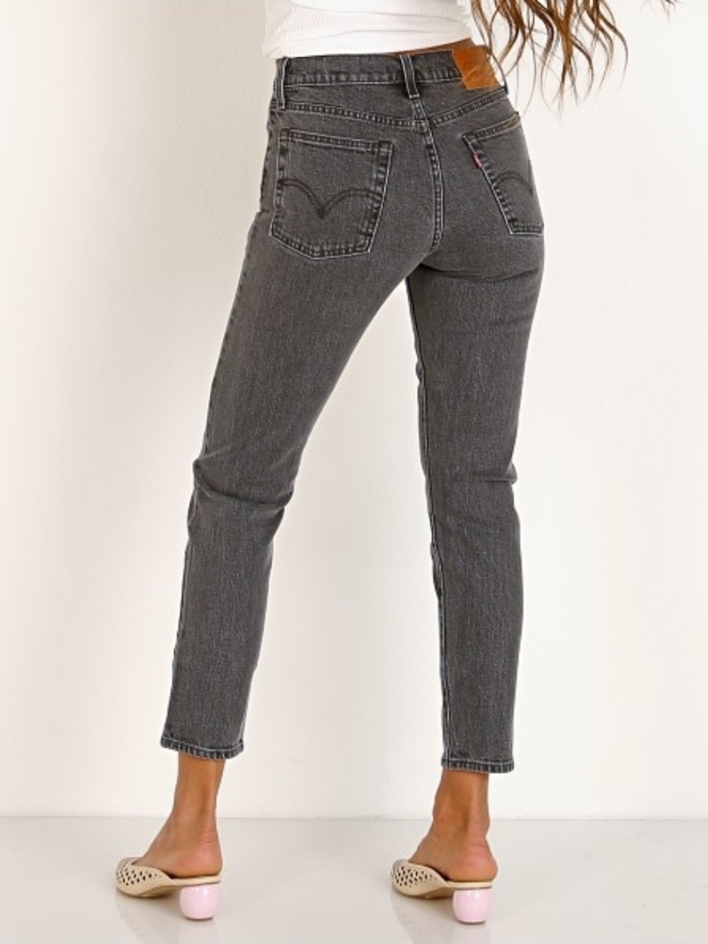 Levi's Wedgie Icon High-Rise Ankle Slim Jeans in Charcoal Size 26x27